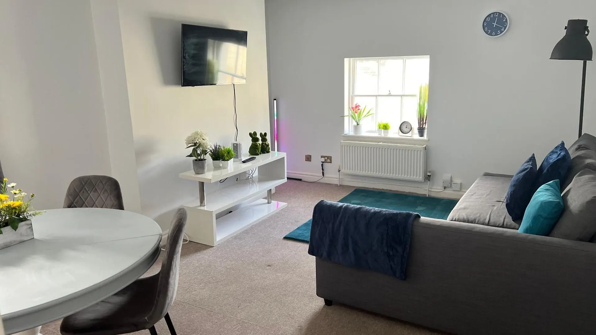kontakty Russell Square Apartment